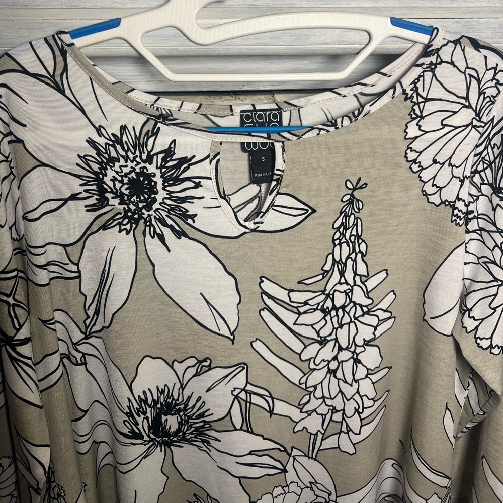 Clara Sun Woo Tan White Floral Printed Slinky Handkerchief Hem Keyhole Tunic - Picture 4 of 6